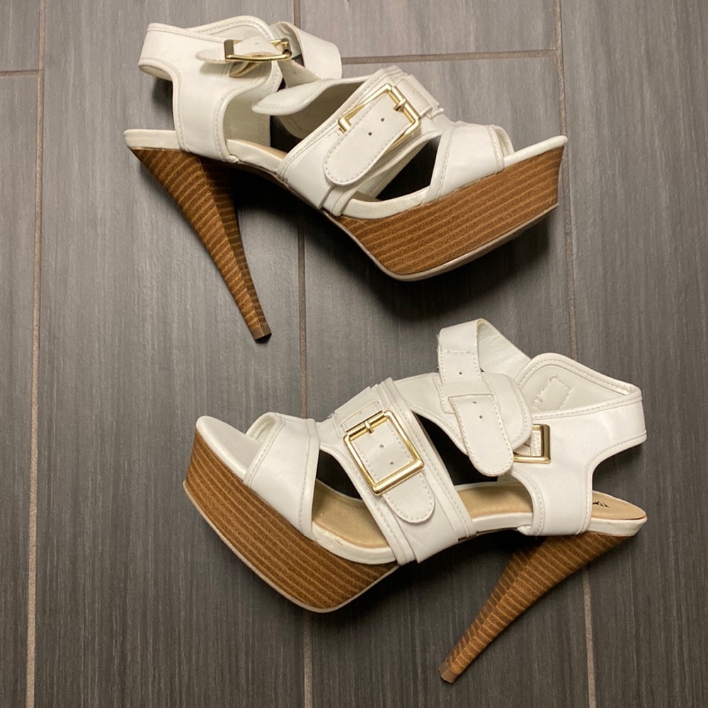 Like new Mossimo sexy white heels